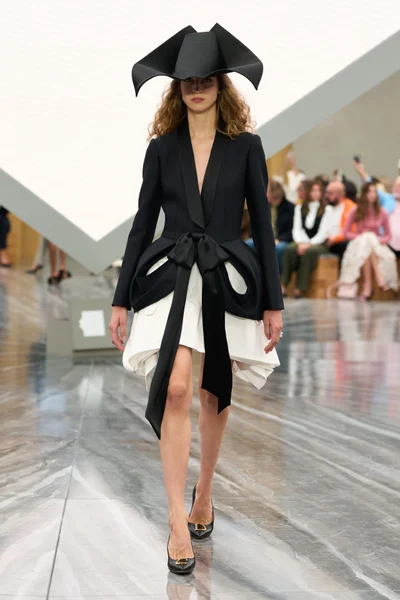 Look 50